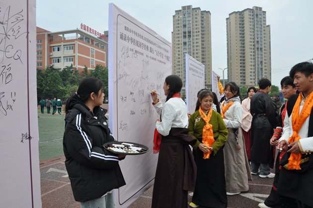 誦讀中華傳統(tǒng)國(guó)學(xué)經(jīng)典，踐行“五個(gè)學(xué)會(huì)三個(gè)規(guī)范”3.jpg